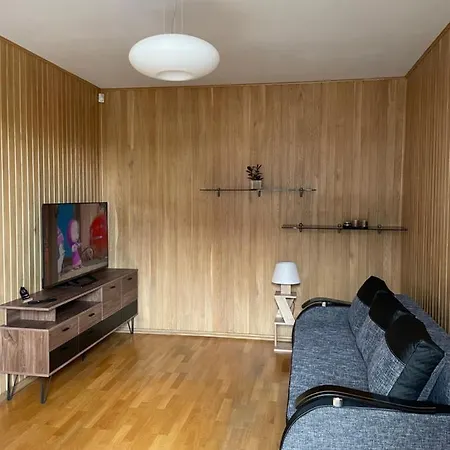 Oak Apartment *